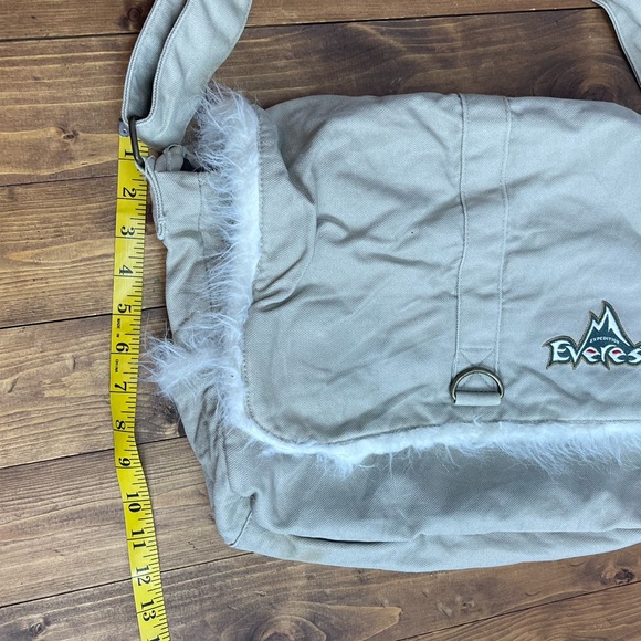 Disney World Expedition Everest Messenger Bag khaki canvas with fur trim - Picture 9 of 9